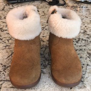 Toddler Uggs - size 6